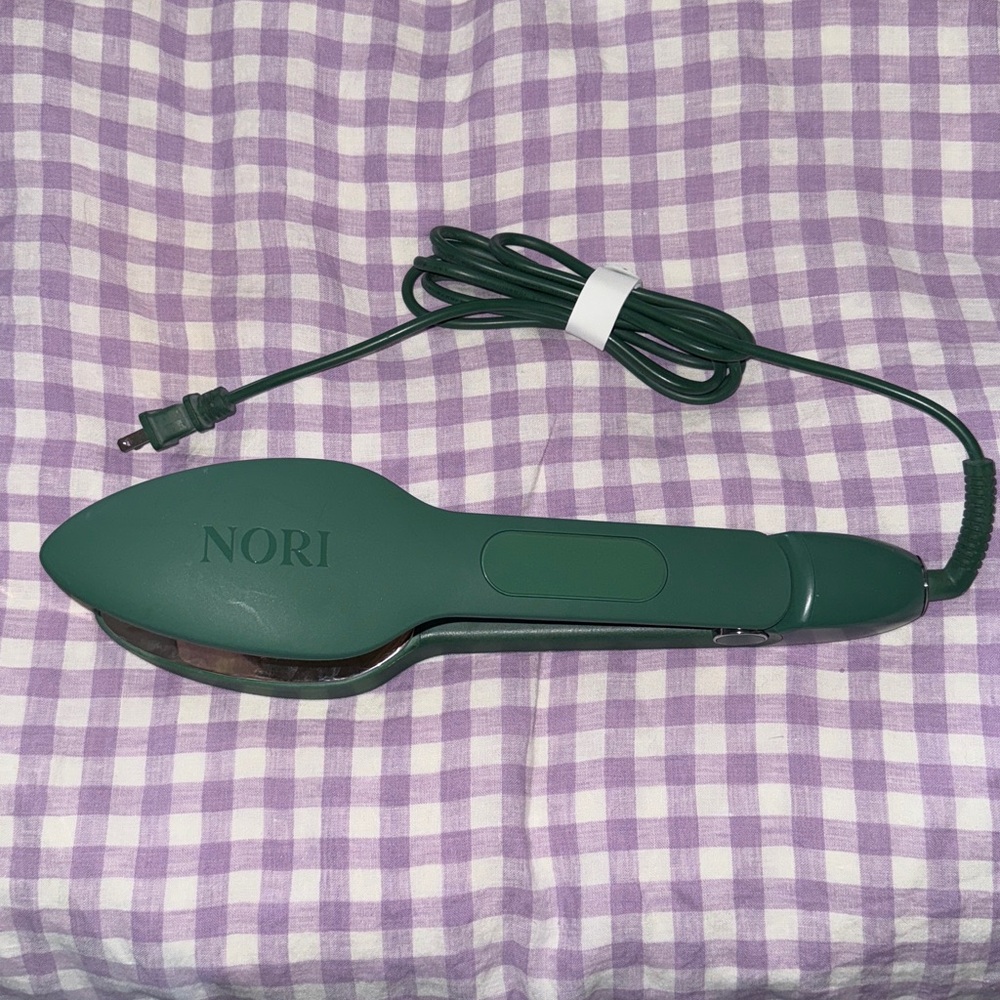 Nori Hunter Green Fabric Steamer